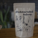 100% arabica výberová zrnková káva venovaná doktorom.